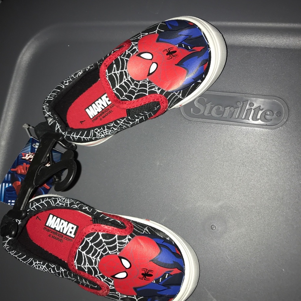 NWT  Kids Spiderman shoes